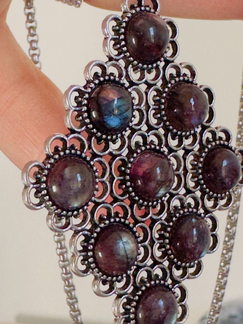 Catenine: Color Enhanced Red Flash Labradorite Necklace – Nuovo e nell'imballaggio originale da Genève venduto da AGBERG 9