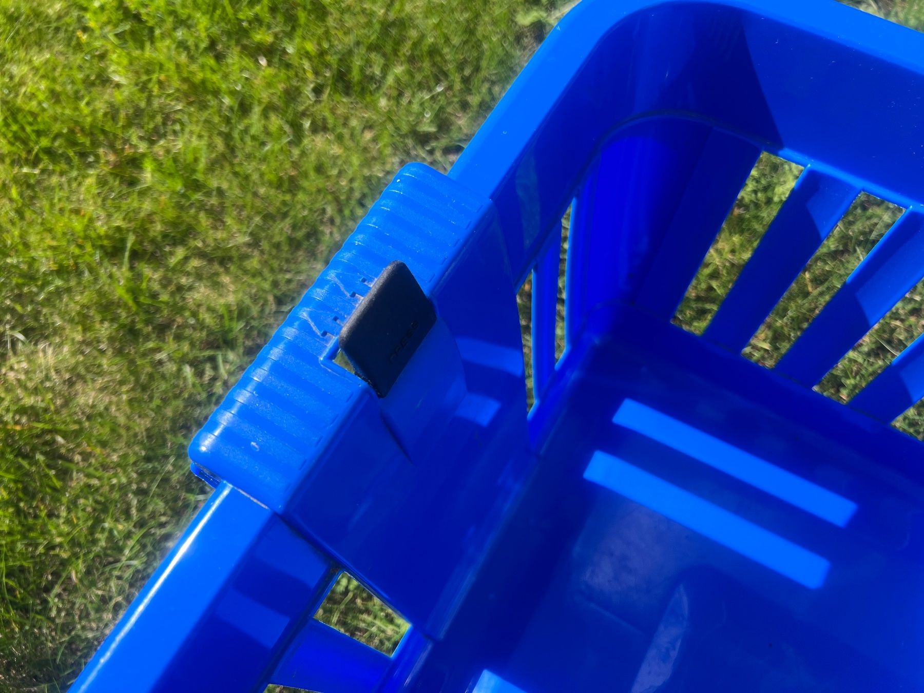 Cesti per biancheria: Wäschekorb mit ausklappbaren Beinen – Usato da Kehrsatz venduto da Louvitesse 2