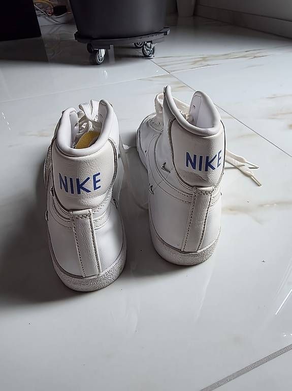 Nike Damenschuhe: Nike Blazer Mid 77 Sisterhood White – Gebraucht aus Burgdorf von J.D14 3