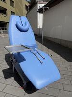 Verstellbare Praxisliege / Untersuchungsstuhl hellblau, top