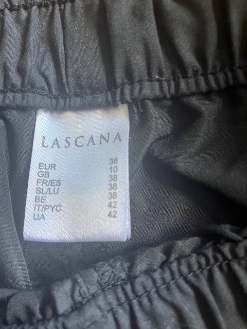 Lascana Pantaloni: kurze Sporthose von Lascana – Usato da Aathal-Seegräben venduto da daso03 3