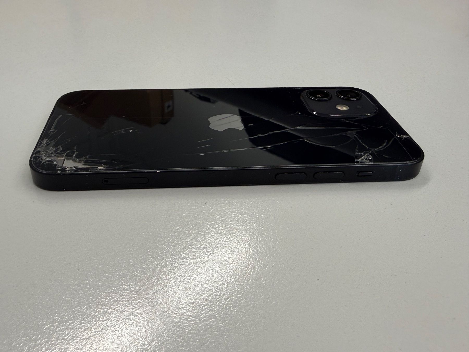 Apple Telefoni cellulari / Smartphones: iPhone 12 128GB – Usato da Zug venduto da ElPhone 5