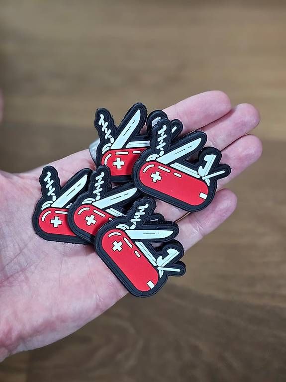 Victorinox Placchette & Badge: 3D Sackmesser-Patch aus PVC / Gummi – Nuovo e nell'imballaggio originale da Frutigen venduto da Darksmash666