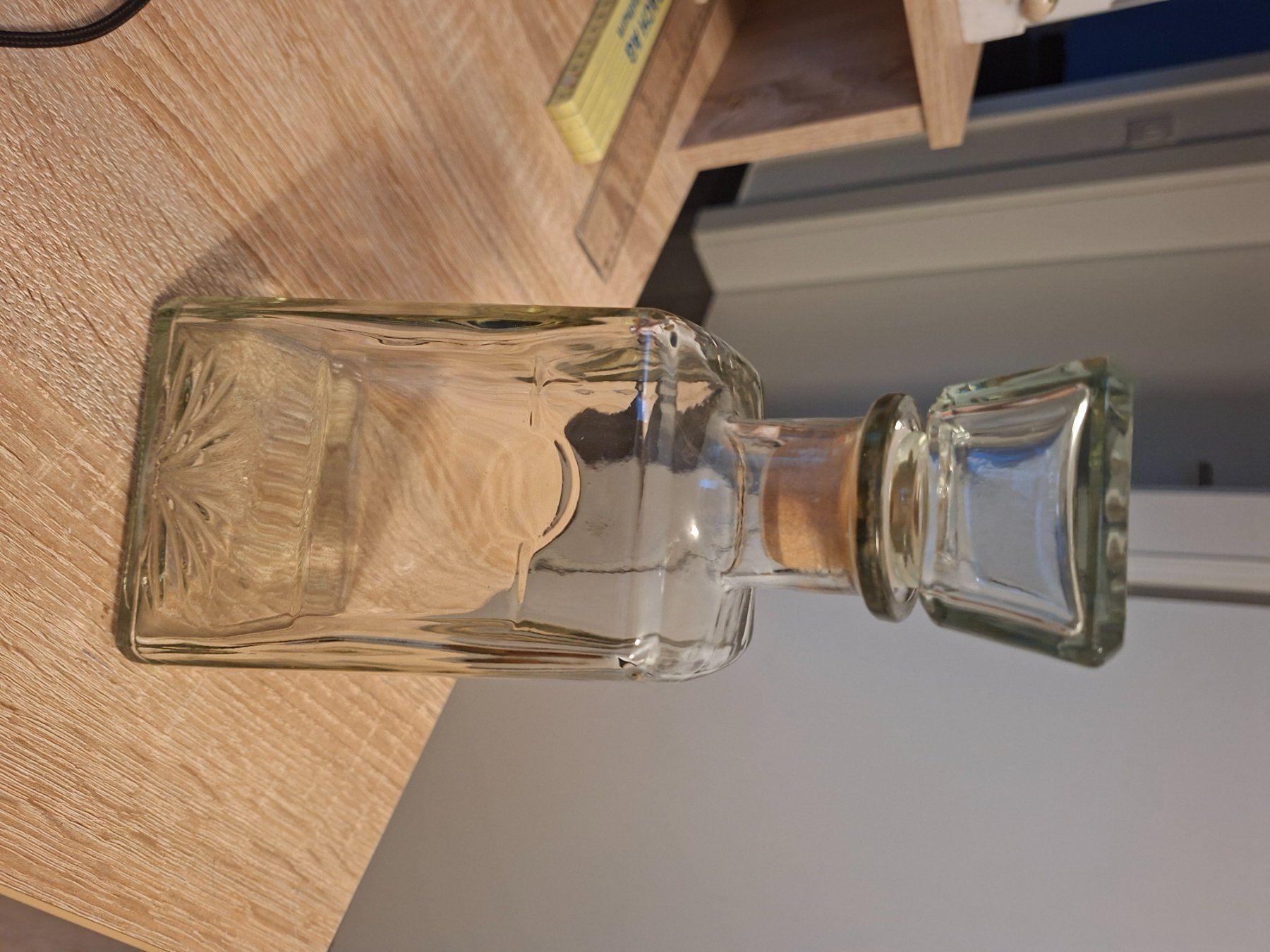 Karaffen: Dekorative Glaskaraffe mit Glasverschluss – Gebraucht aus Ehrendingen von CHMEX 4