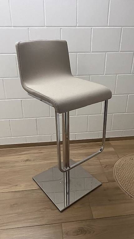 Set di tavolo e panche: Table haute  à manger unique design et ses chaises – Usato da Orpund venduto da mar_hhw6 4