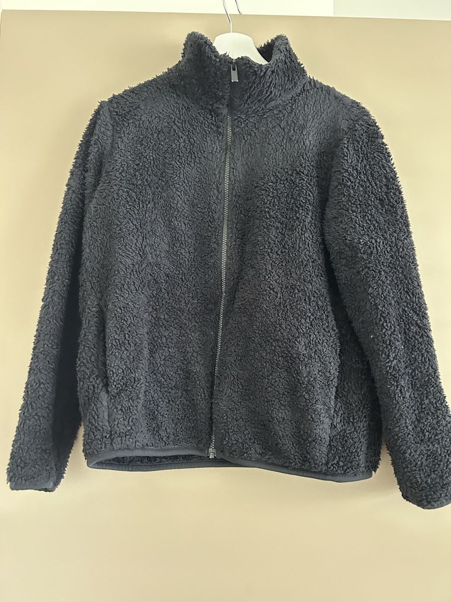Uniqlo Jacken: Uniqlo black jacket – Gebraucht aus Epalinges von kat_lyp6