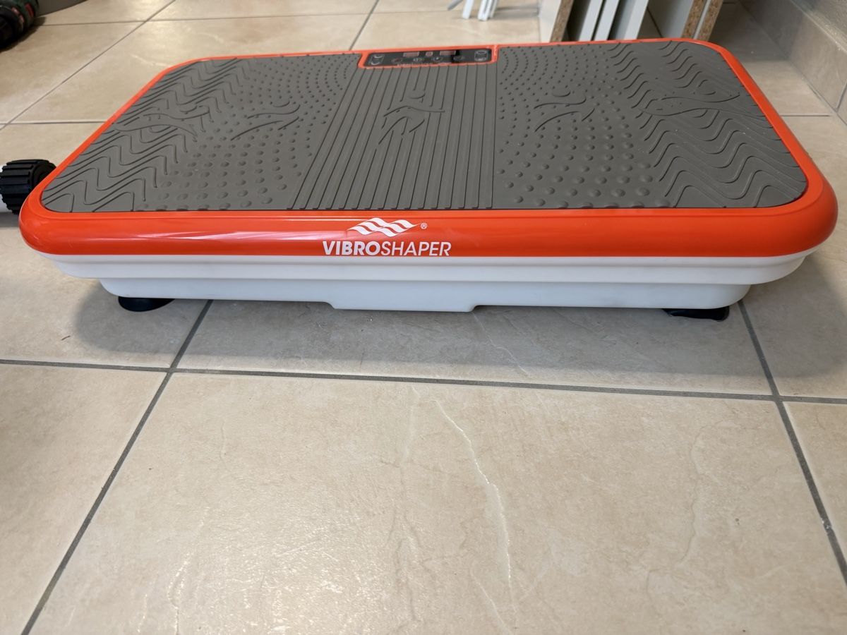 Vibroshaper Hometrainer: Vibroshaper - Vibrationsplatte – Usato da Chur venduto da samira.07 2
