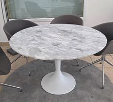 Table tulipe marbre blanc - 6 personnes