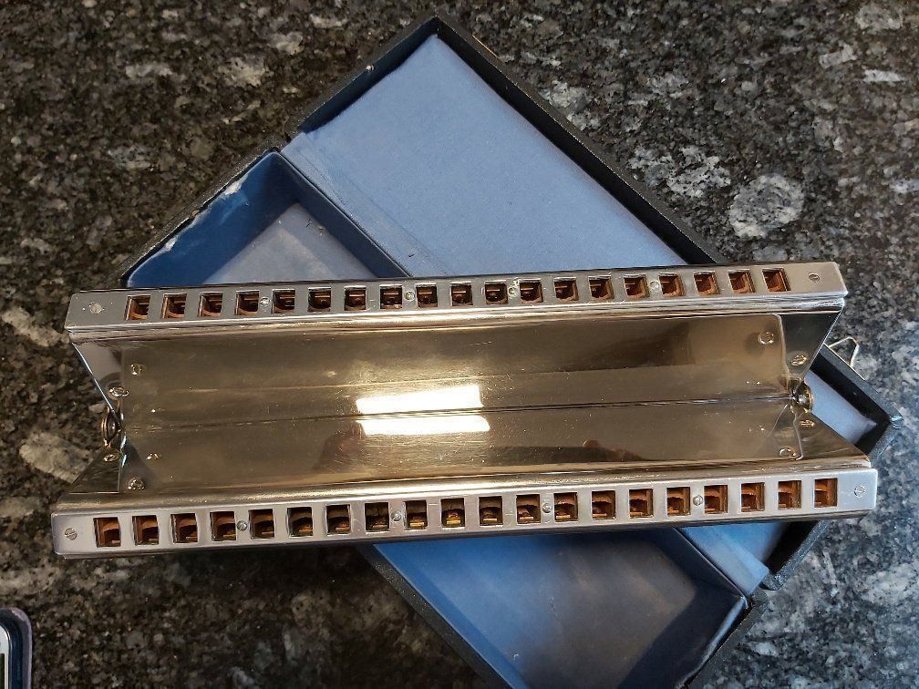 Hohner Strumenti musicali: Bass Mundharmonika "Hohner's Chromatica" – Usato da Kirchleerau venduto da hop82 1
