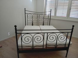 Bett mit Matratze 140 x 200 cm
