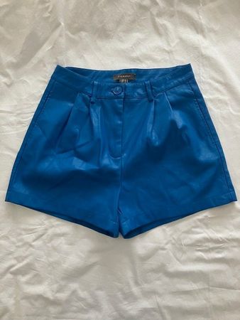 Short bleu simili cuir Primark, taille 38