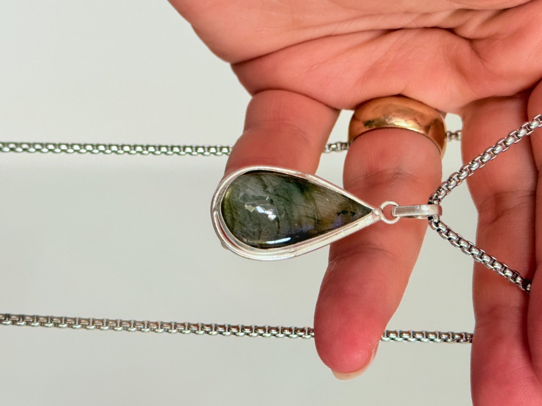 Ketten: Labradorite necklace – Neu und originalverpackt aus Genève von AGBERG 2