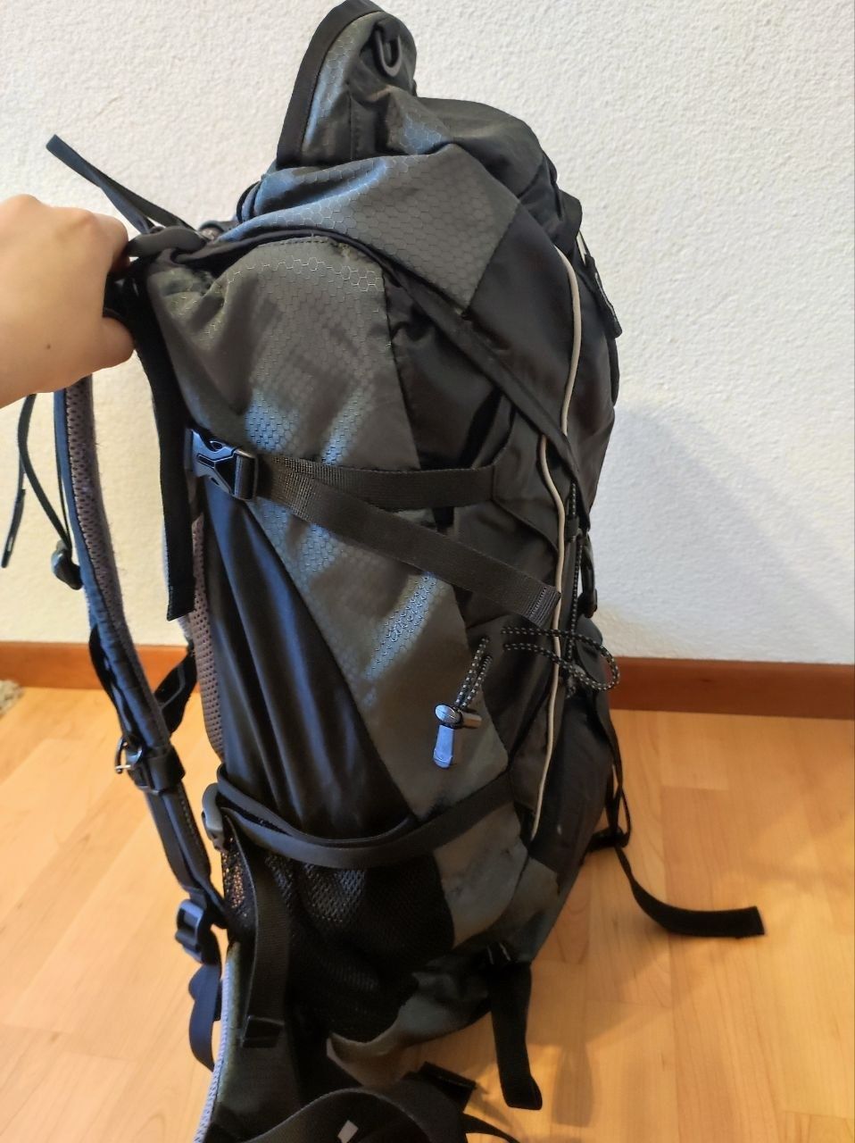 Deuter Zaini: Deuter ACT Lite 40+10 Trekkingrucksack / Wanderrucksack – Usato da Brugg AG venduto da AlpWander 4