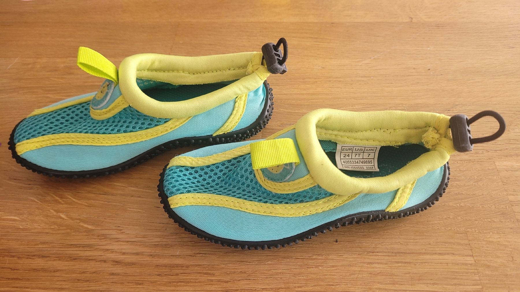 Scarpe per ragazzi: Wasserschuhe, Badeschuhe, Grösse 24 – Usato da Uetendorf venduto da Heyhey3661 1