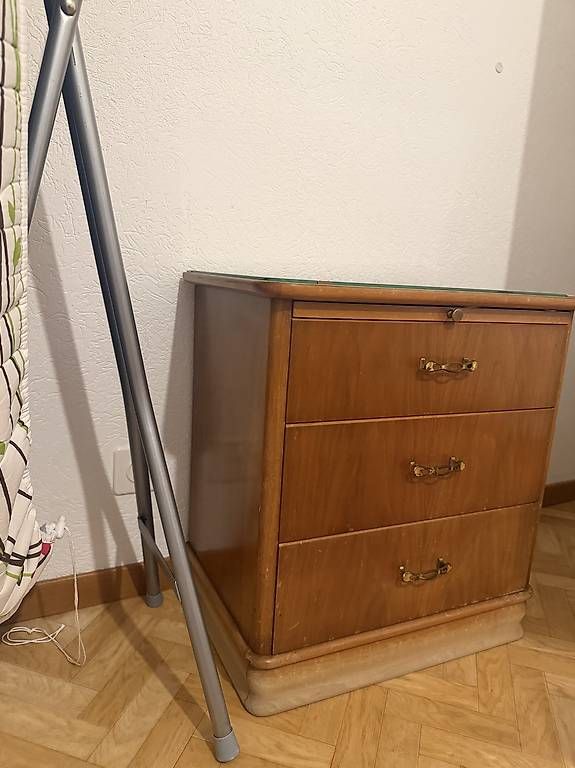 Nachttische: Table de nuit, de chevet à vendre – Gebraucht aus Delémont von eng_lsm2 2