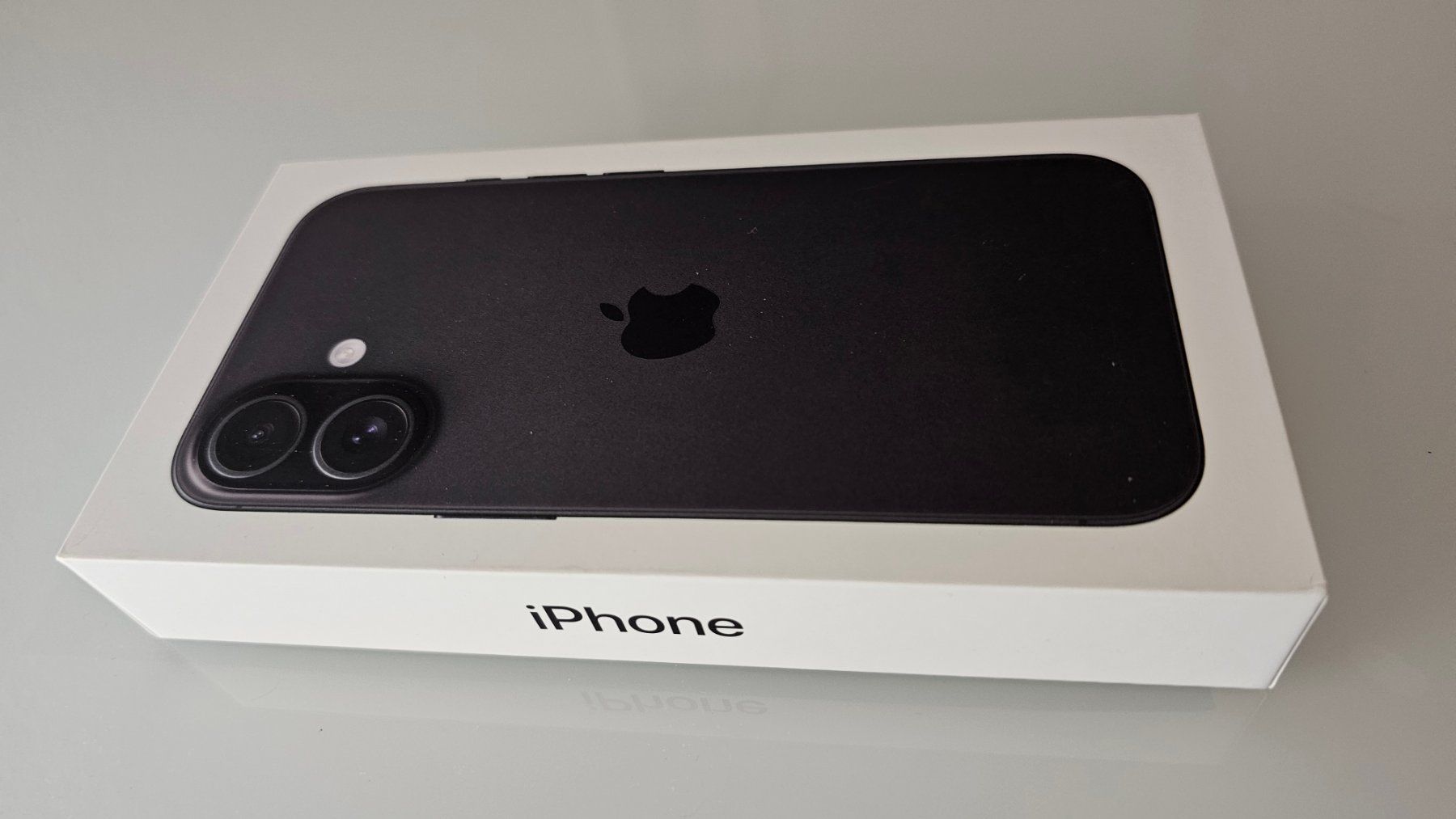 Apple Telefoni cellulari / Smartphones: iPhone 16 Schwarz 128 GB – Nuovo e nell'imballaggio originale da Gibswil venduto da bingyao58 2