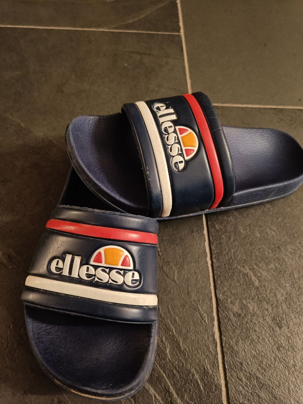 Ellesse Scarpe per ragazzi: Badeschlappen von Ellesse, Grösse 36 – Usato da Rorschach venduto da Laboumedeluxe 1