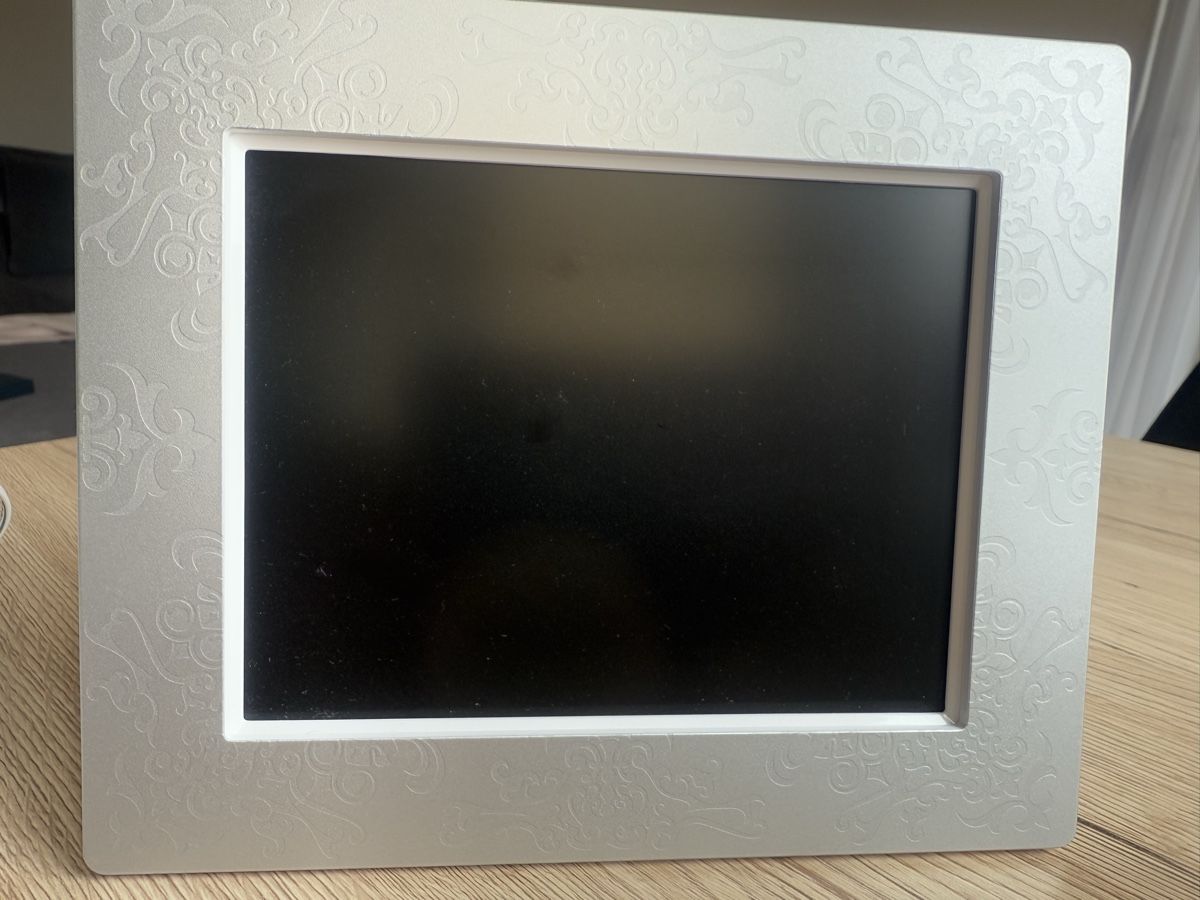 Cornici: Philips Digitaler Bilderrahmen SPF2047/10 mit Netzteil & 8 G – Usato da Wettingen venduto da Ni_la_lo