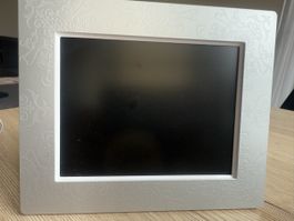 Philips Digitaler Bilderrahmen SPF2047/10 mit Netzteil & 8 G