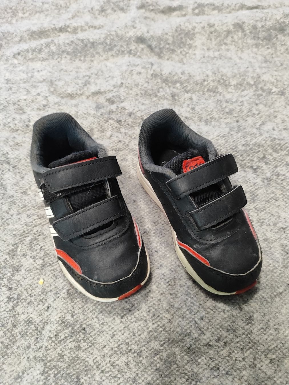 Adidas Scarpe per ragazzi: Adidas Sneaker schwarz Grösse 24 – Usato da Murten venduto da NathalieBruderermlnb 1