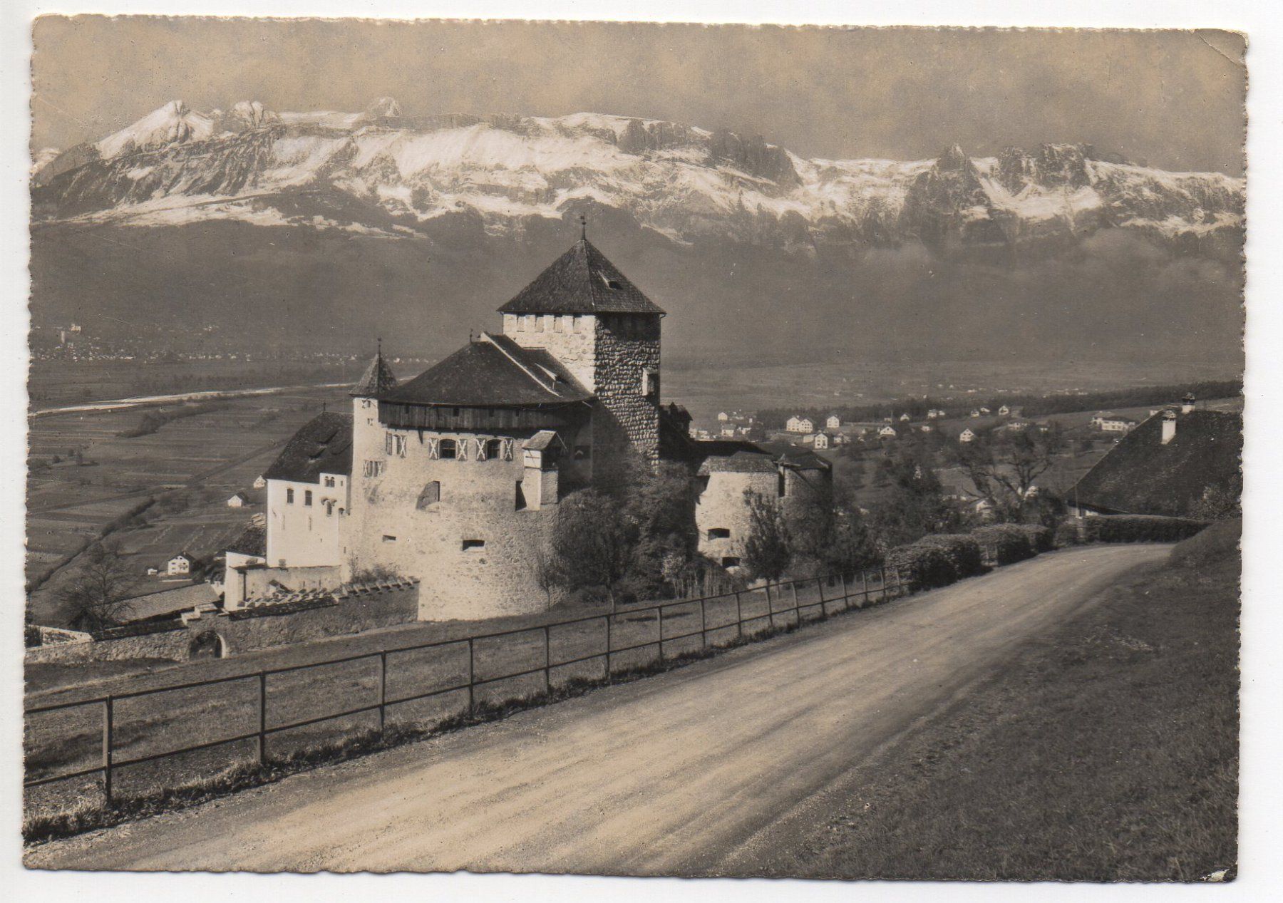 Ansichtskarten: VADUZ Schloss mit Altmann u. Kreuzberg – Gebraucht aus Jona von philajona