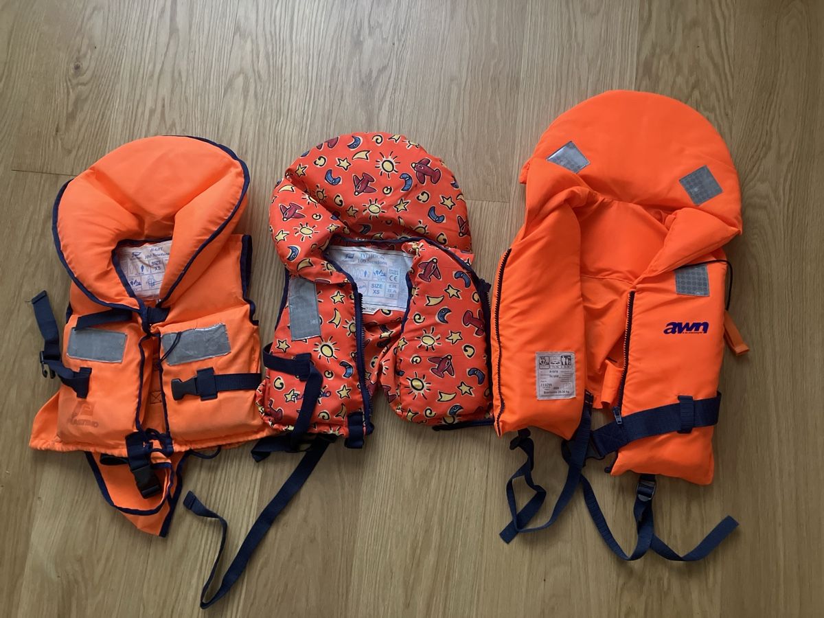 Gilets de sauvetage: Kinder Schwimmwesten – D'occasion à Langnau am Albis par Dom72