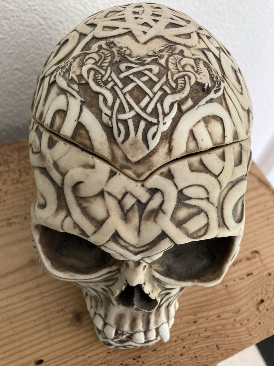 Skulpturen & Statuen: Totenkopf – Gebraucht aus Belp von Siruz 1