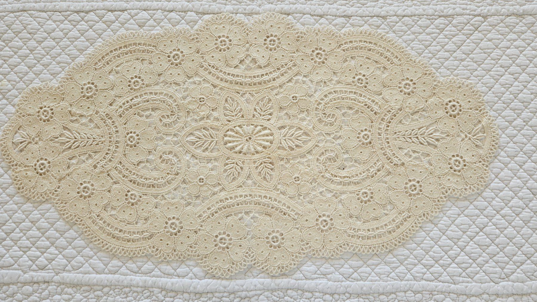 Untersetzer: Spitzendeckchen Spitzendeckeli Spitze Shabby Chic Beige Oval – Gebraucht aus Gossau ZH von LeoniesDeko
