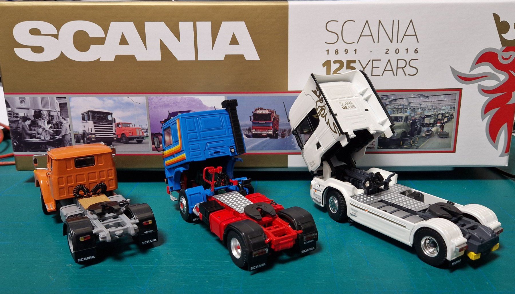 Scania Voitures modèles: Scania LKW Jubiläumsmodellset – Neuf (Voir description) à Hausen AG par Fjf130 1