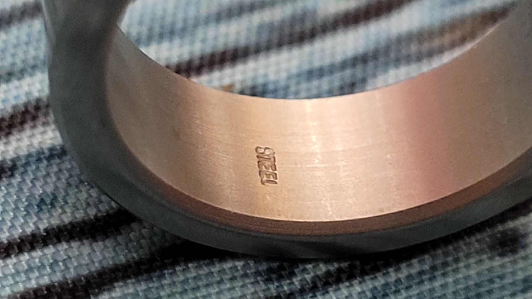 Ringe: Stahlring mit grünem Stein – Neu (gemäss Beschreibung) aus Courtételle von Anais72 2