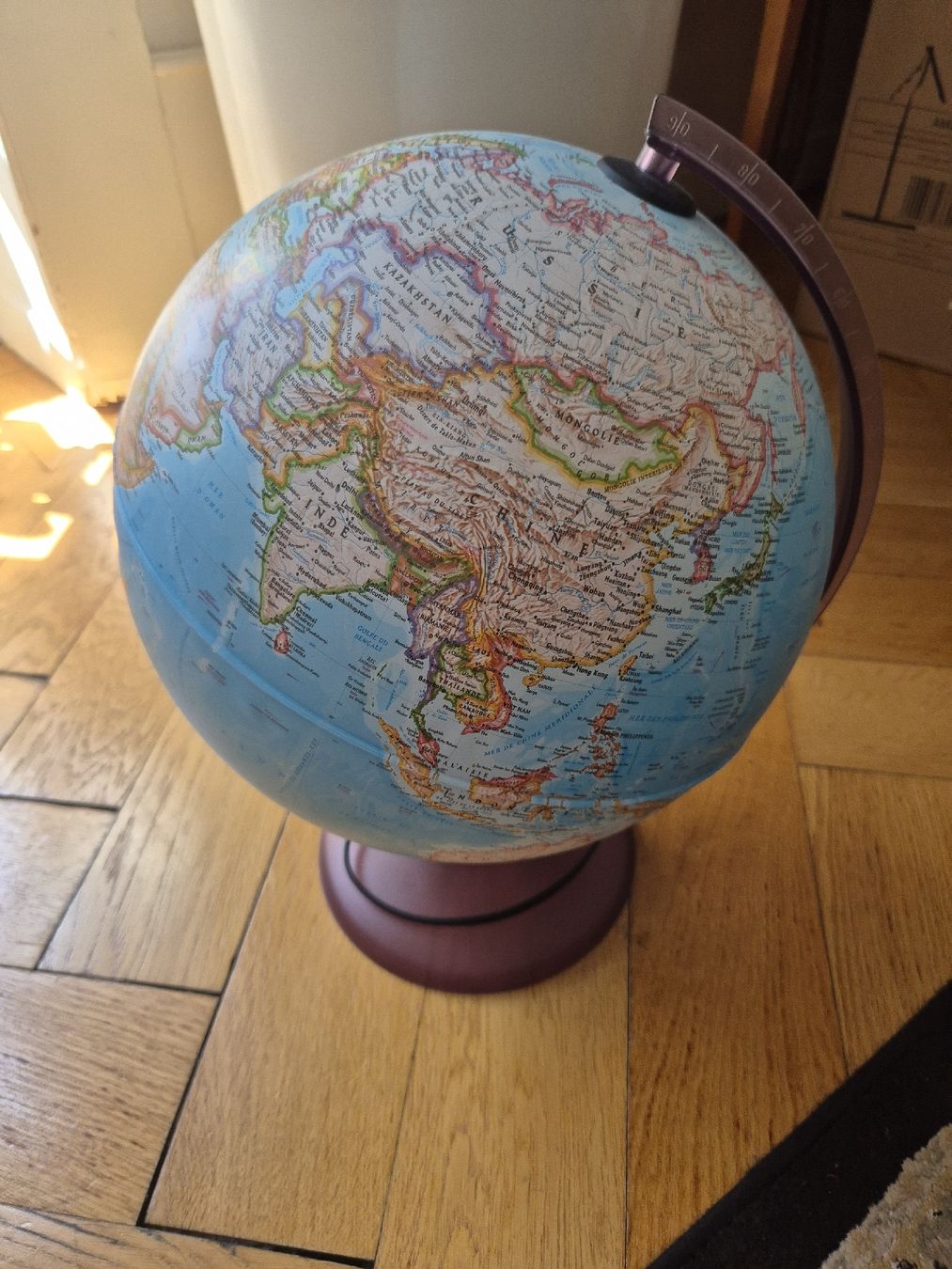 Autres décorations & accessoires: Vintage Illuminated Globe - Perfect for Aspiring Explorers – Neuf (Voir description) à Genève par Giechi76 1