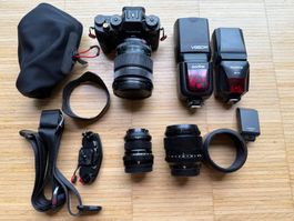 Fuji X-T2 mit 3 Objektiven und zwei Blitzen