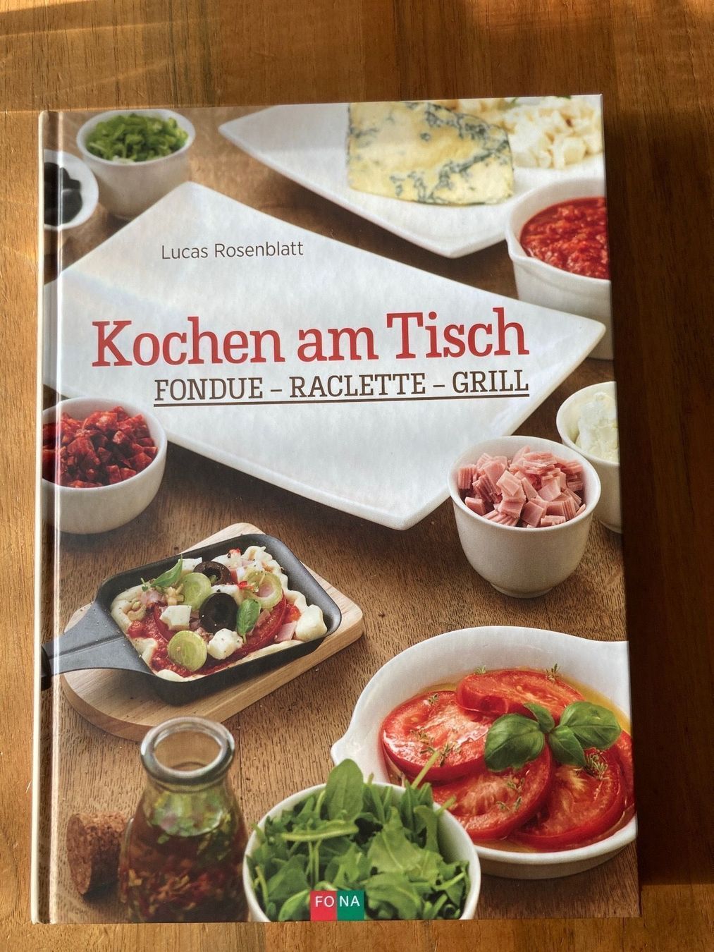 Libri: Kochen am Tisch – Nuovo e nell'imballaggio originale da Sargans venduto da Pacor