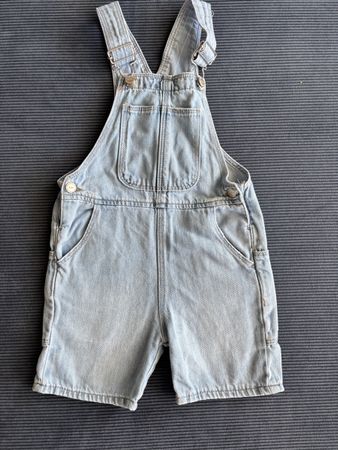 Zara Jeanslatzhose Shorts, Grösse 104, Top Zustand!