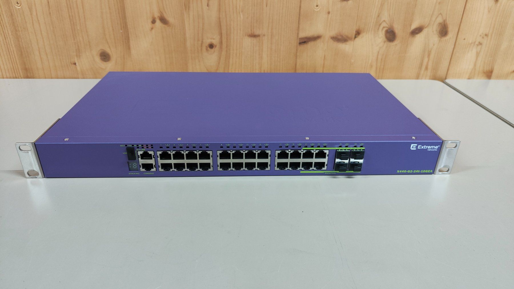 Hub & Switch: Extreme Network X440-G2-24t-10GE4 – Usato da Grosshöchstetten venduto da HCOG