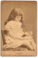 Fotografie Elliott, Fry, London, niedlic