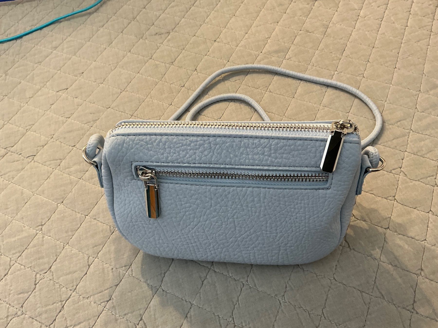 Taschen für Damen: kleine hellblaue Tasche, neu – Neu und originalverpackt aus Kerzers von MarianneRamseier