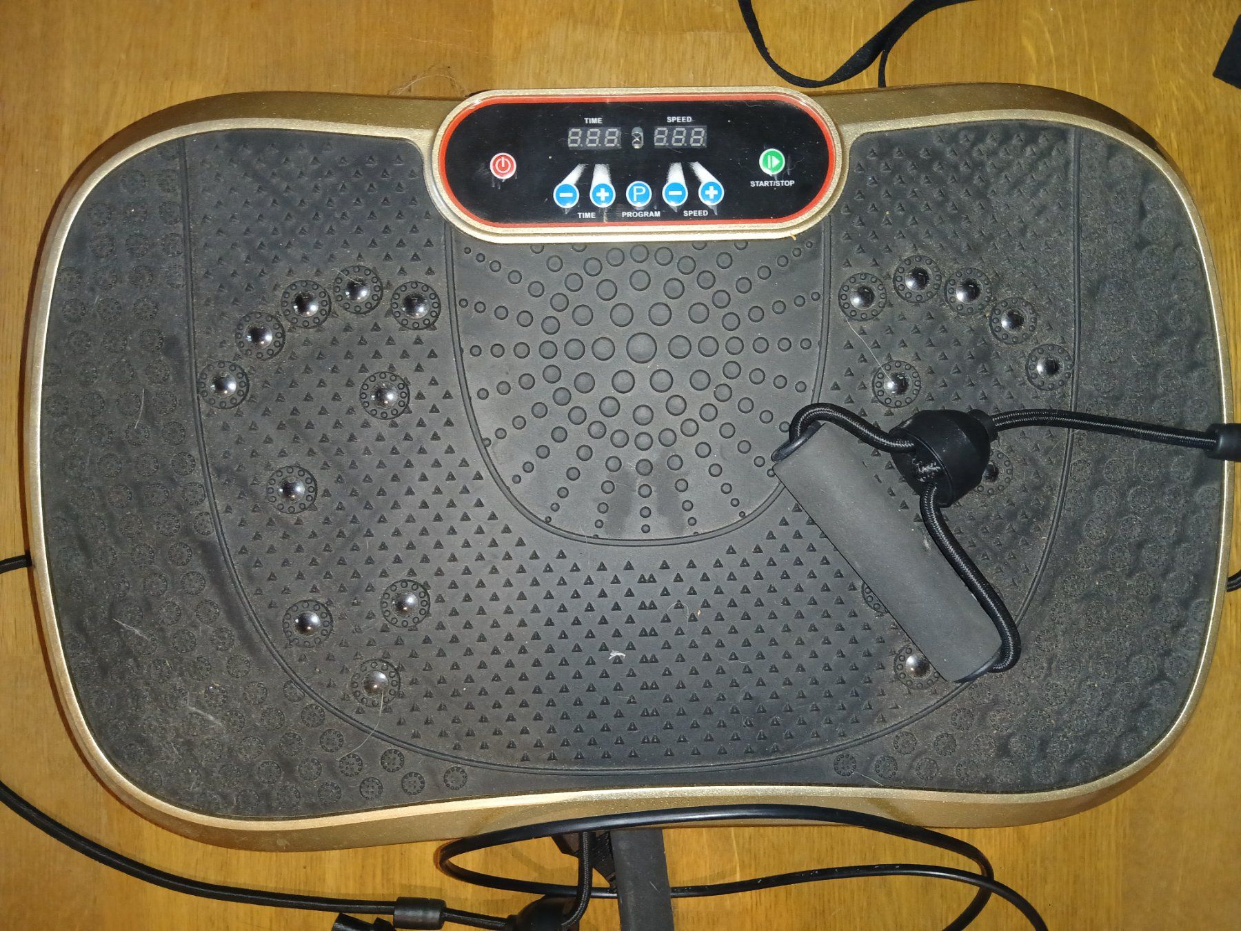 Hometrainer: Vibrationsplatte Trainingsgerät mit Bändern gebraucht – Usato da Roggwil BE venduto da cri_hx6n 1