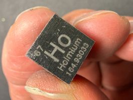 Holmium, Elementwürfel, Dichtewürfel mit Gravur 1x1x1cm