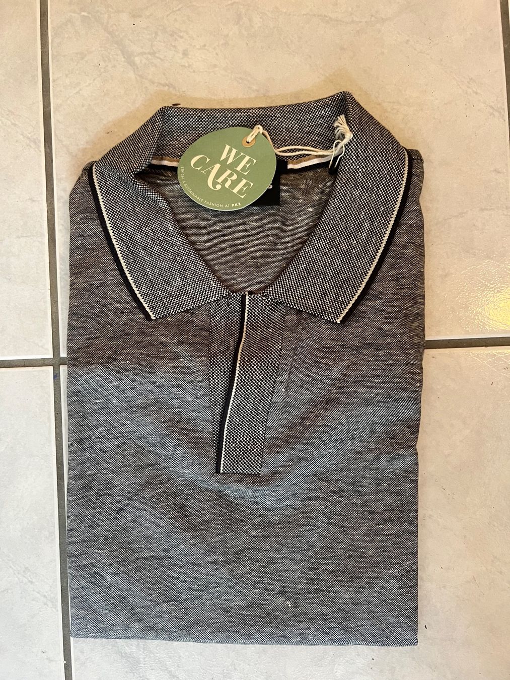 Hugo Boss T-shirt: Hugo Boss T-Shirt – Nuovo (secondo la descrizione) da Basel venduto da La.Bonne.affaire 1