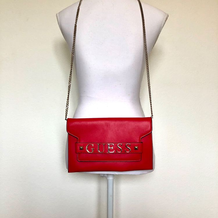 Guess Clutch mit Umhängekette Kaufen auf Ricardo