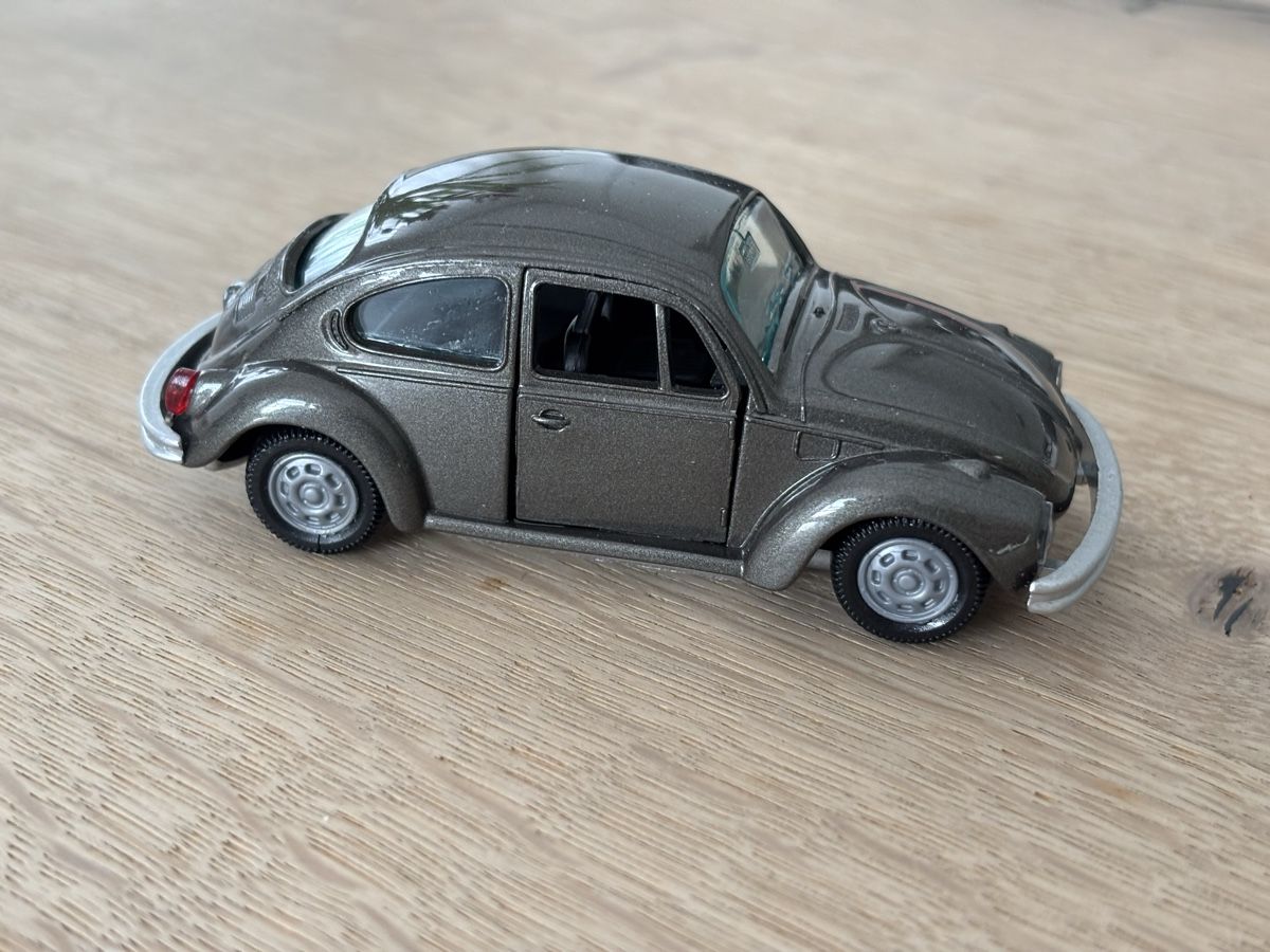 Volkswagen Modellautos: 1 VW Käfer**1:43**Gama** – Gebraucht aus Volketswil von Car6 1