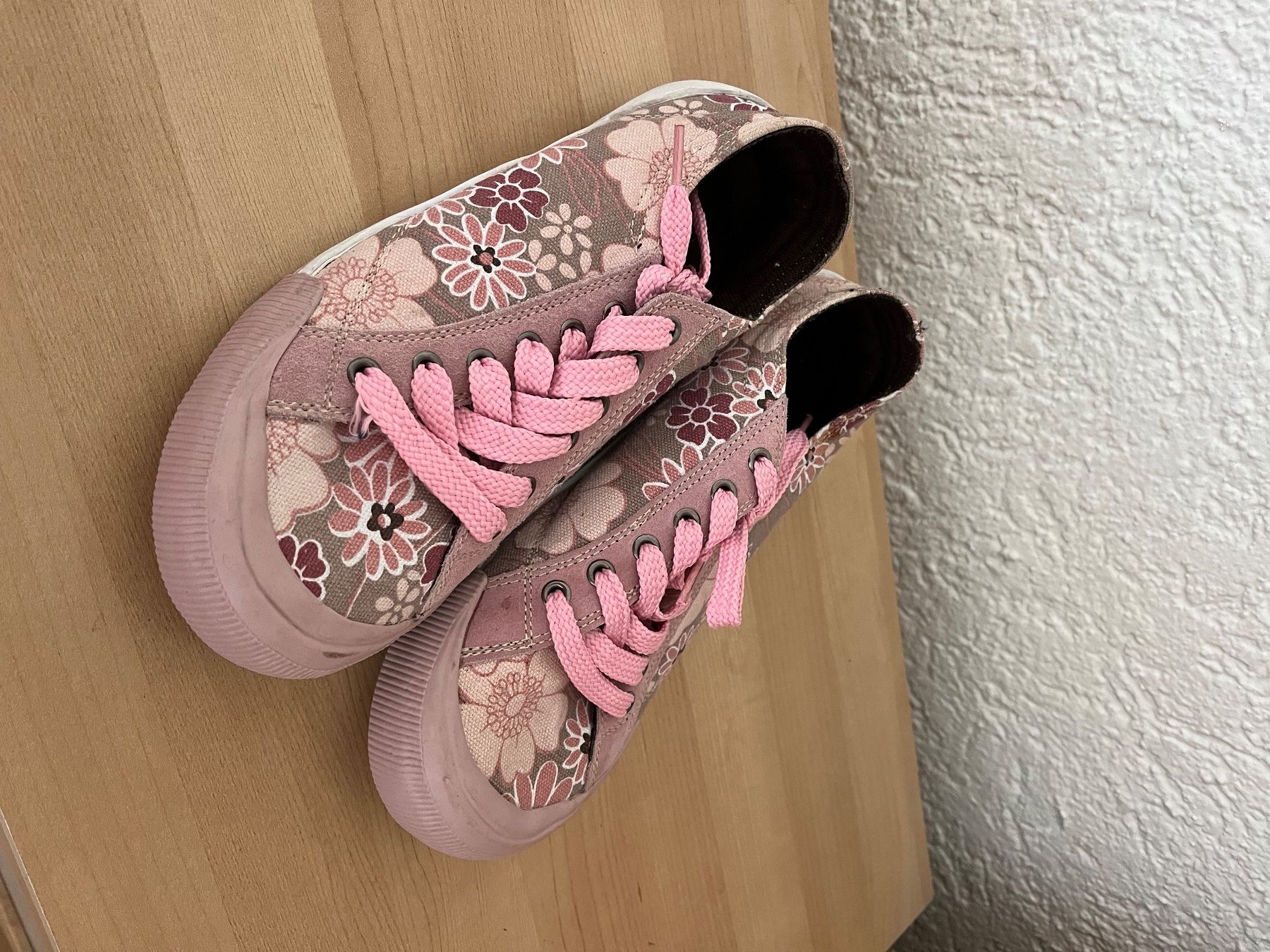 Scarpe da donna: Neue Rosa Blümchen Turnschuhe, Grösse 39 – Nuovo (secondo la descrizione) da Zürich venduto da 8825