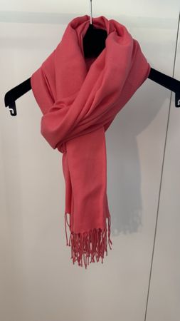Schal Polyester Viskose koralle mit Fransen neuwertig