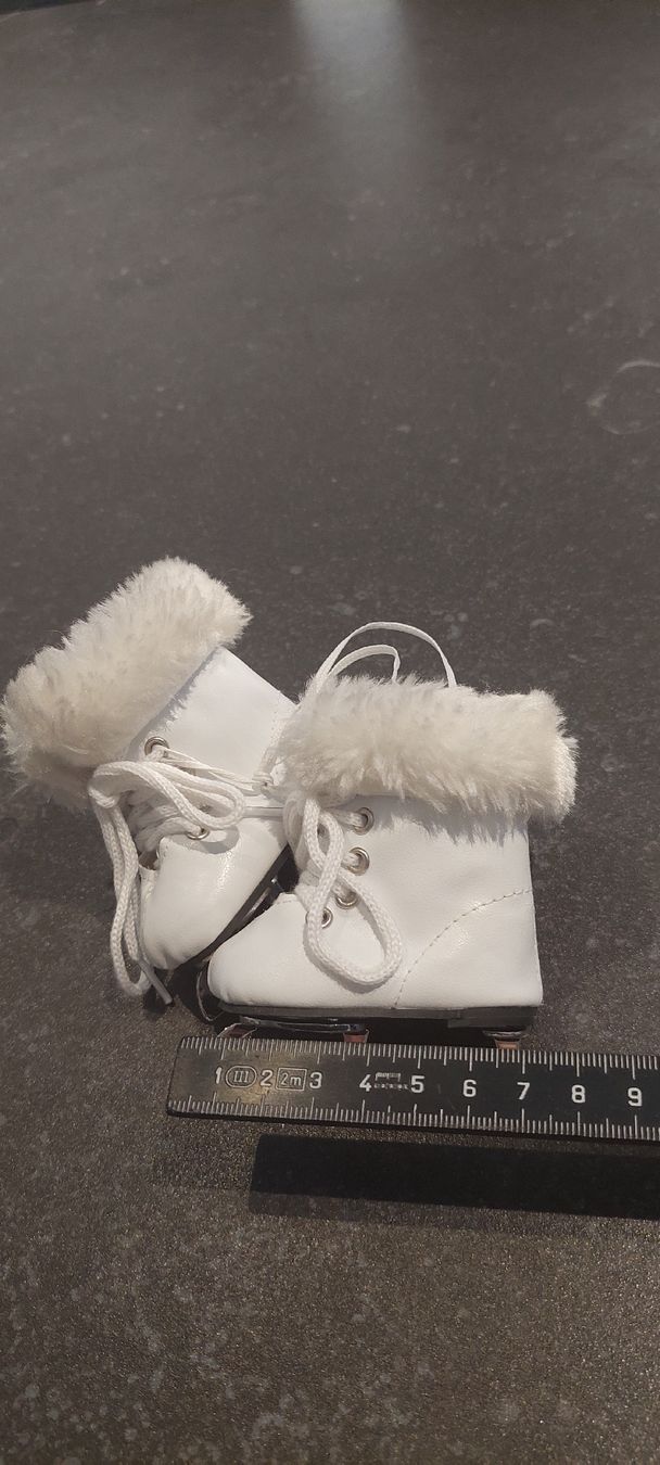 Sasha Morgenthaler Bambole: Sasha Puppen Schlittschuhe – Usato da Muri AG venduto da nindo1 5