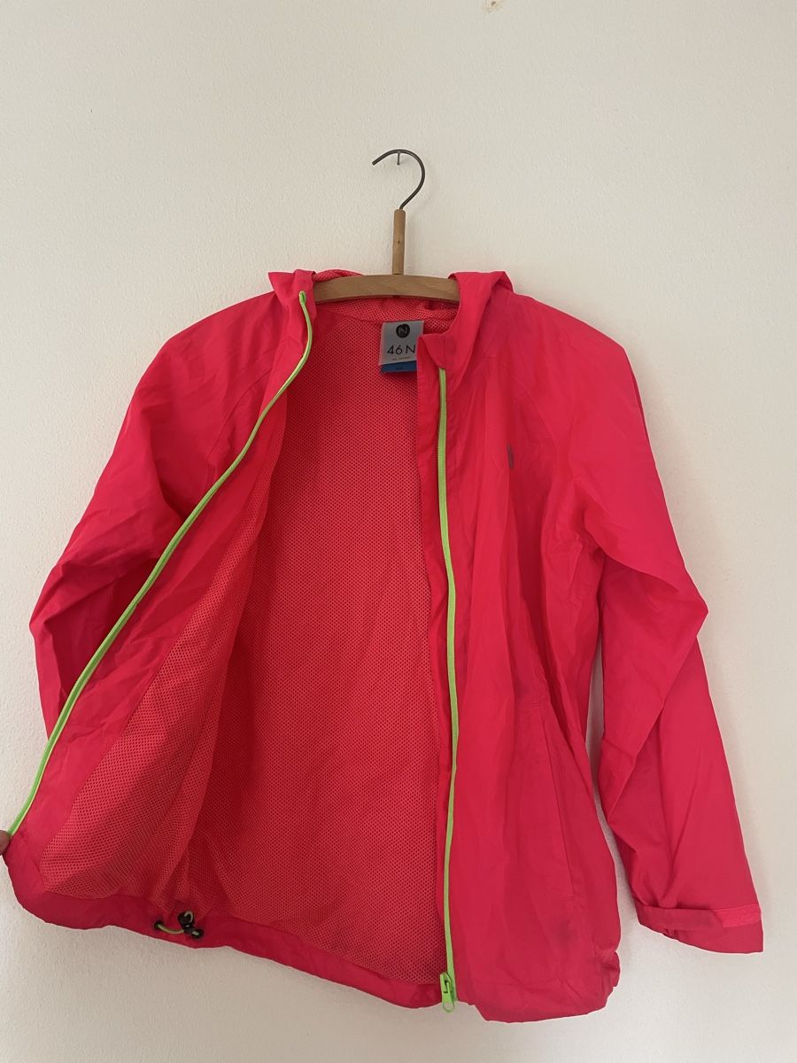 46 Nord Giacche & Cappotti: 46 Nord Regenjacke neonpink – Usato da Basel venduto da noee_joset 4