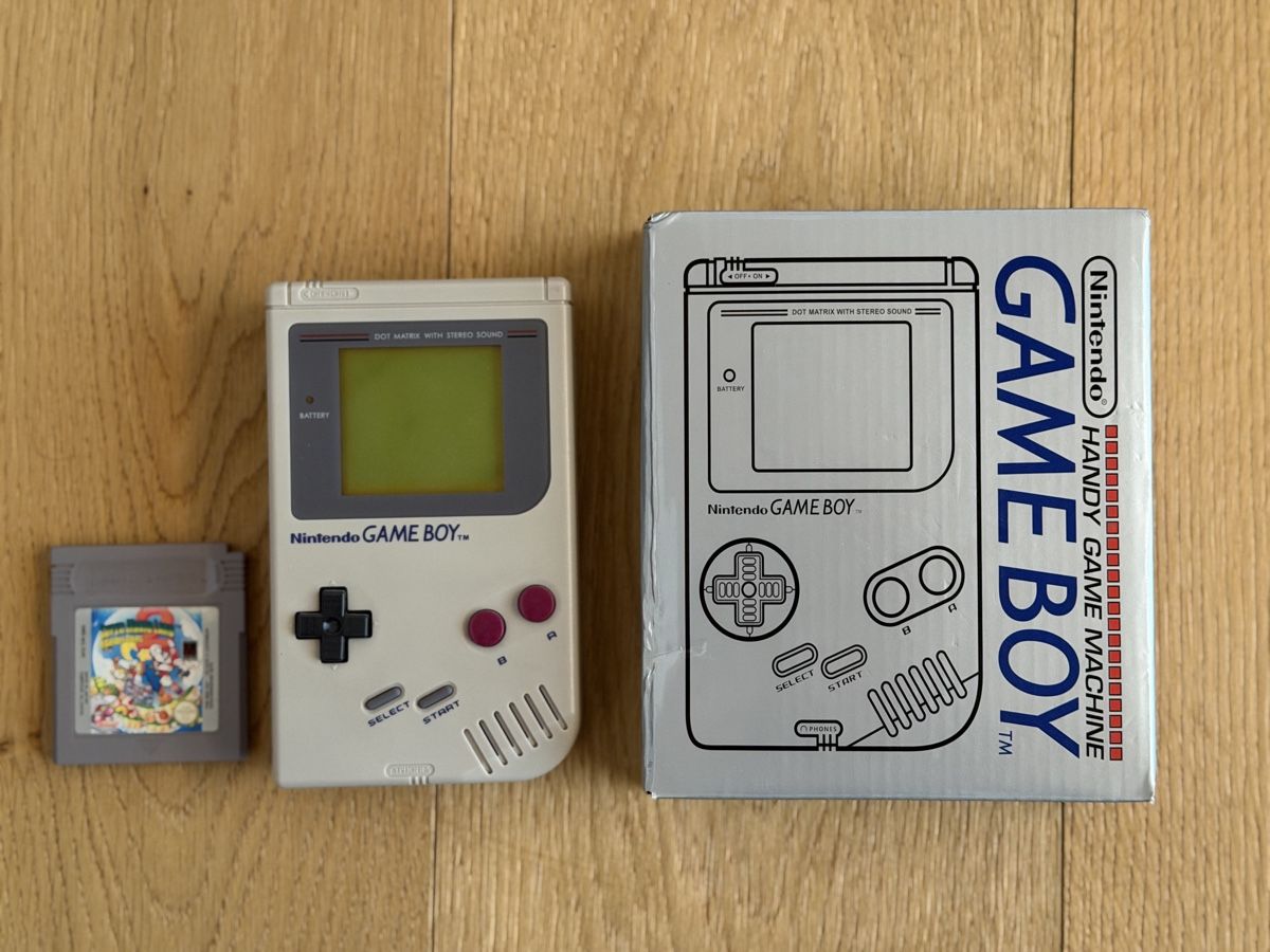Nintendo Consoles: Gameboy DMG-01 (Originalverpackung) – D'occasion à Zillis par obr_m8qg