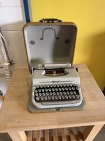 Schreibmaschine Swissa Junior mit Koffer beige gebraucht
