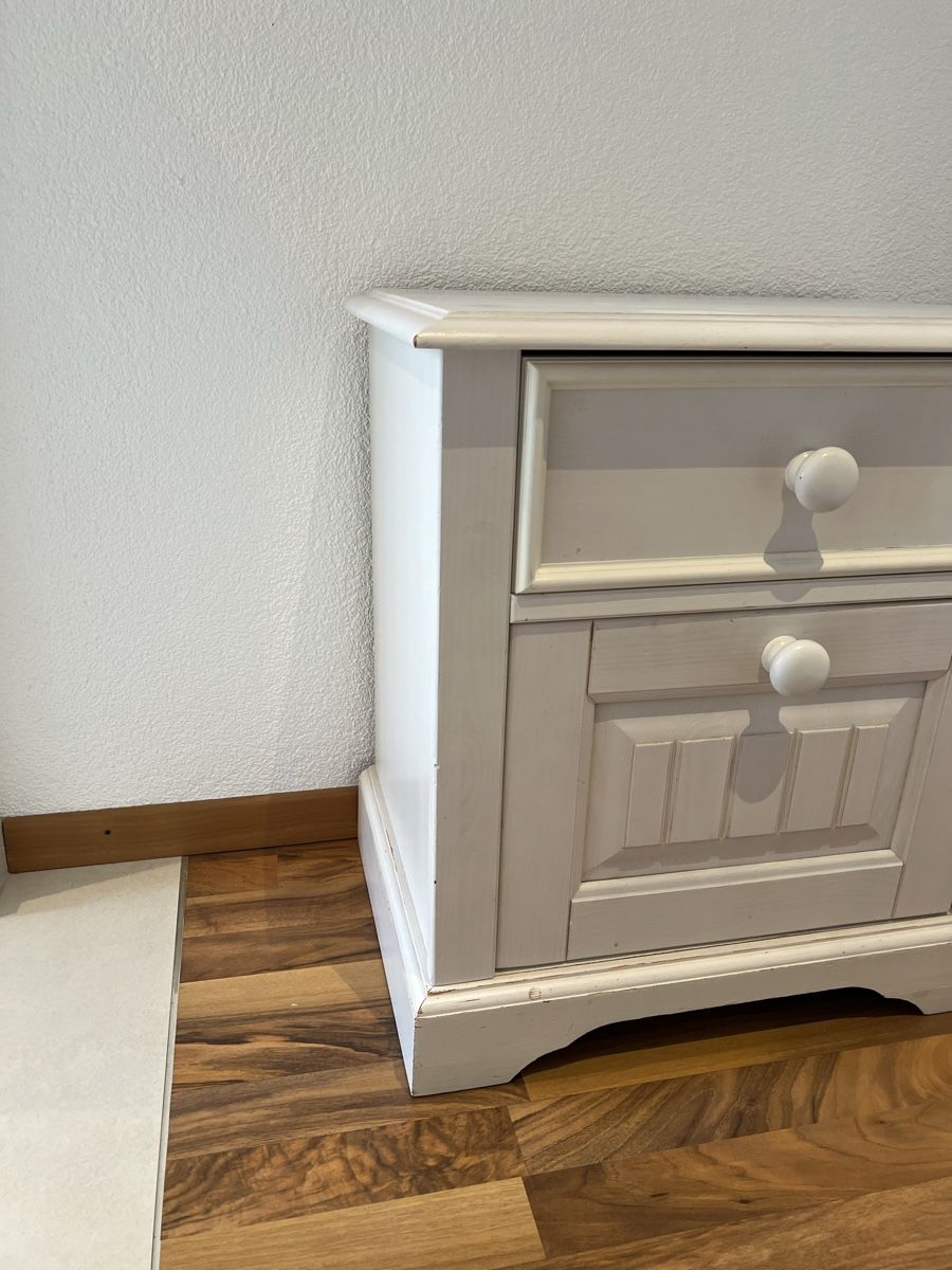 Pfister Nachttische: Nachttisch / Table de chevet – Gebraucht aus La Neuveville von Violette_d 6