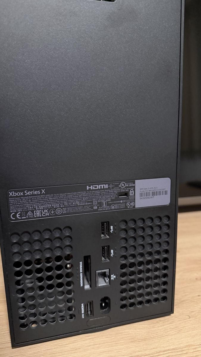Microsoft Console: Xbox Series X 1 TB + 2 Controller + Seagate 4 TB Game Drive – Nuovo (secondo la descrizione) da Koblenz venduto da Lxrs 2